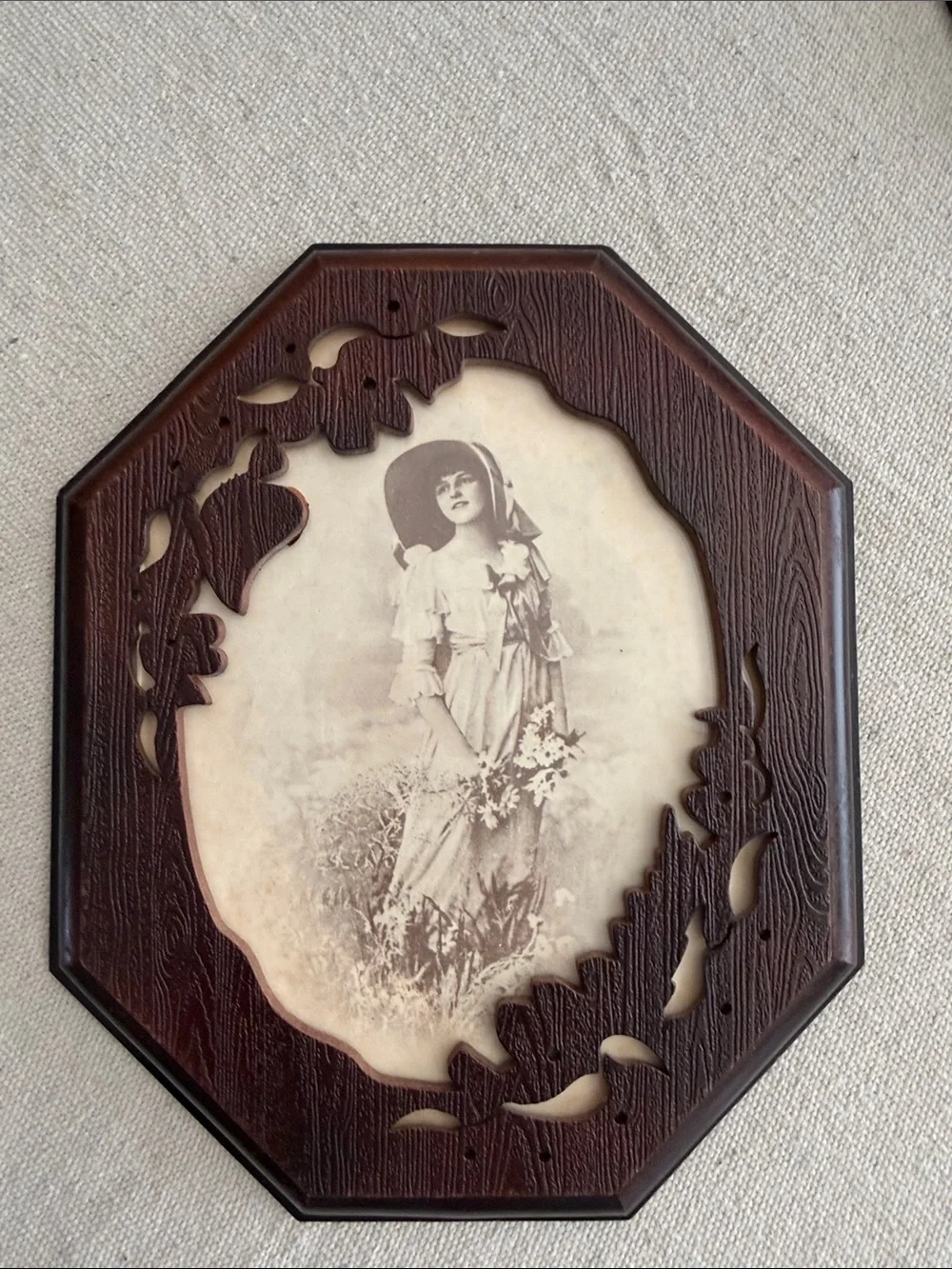 VTG Faux Wood Octagon Ornate Floral Cutout Picture Frame